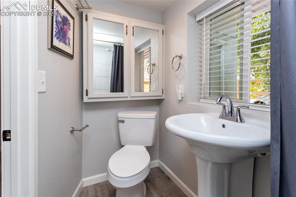 Image 27 of 50: Bathroom