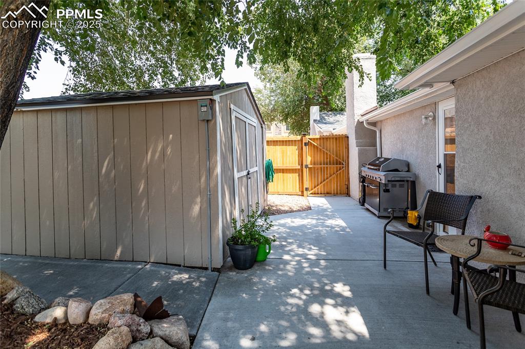 Image 31 of 50: Patio