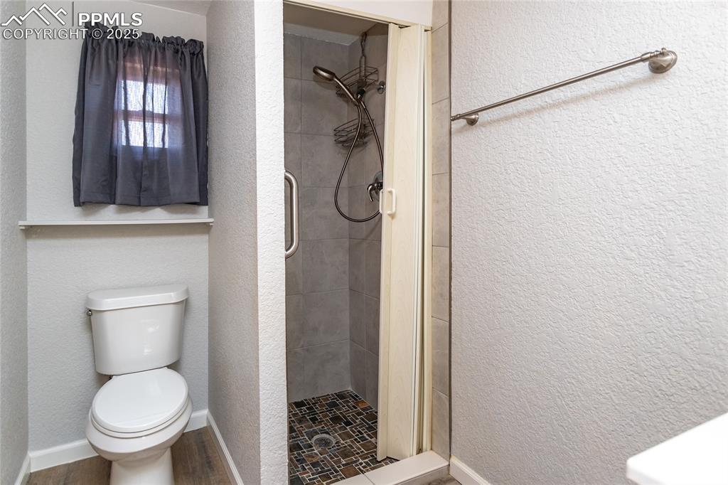 Image 40 of 50: Inlaw