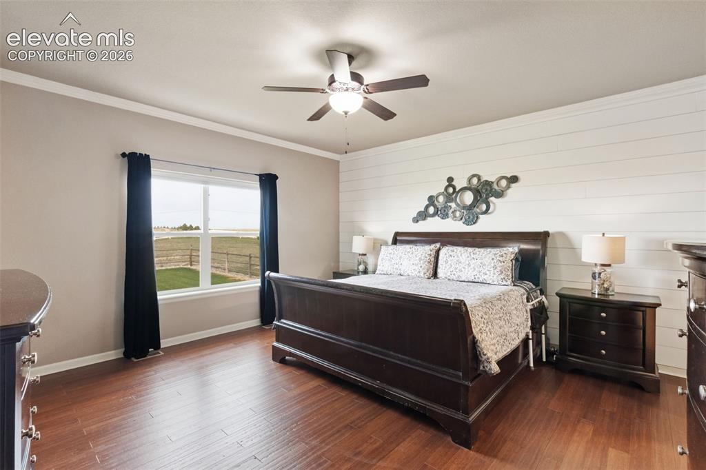 Image 16 of 40: Bedroom