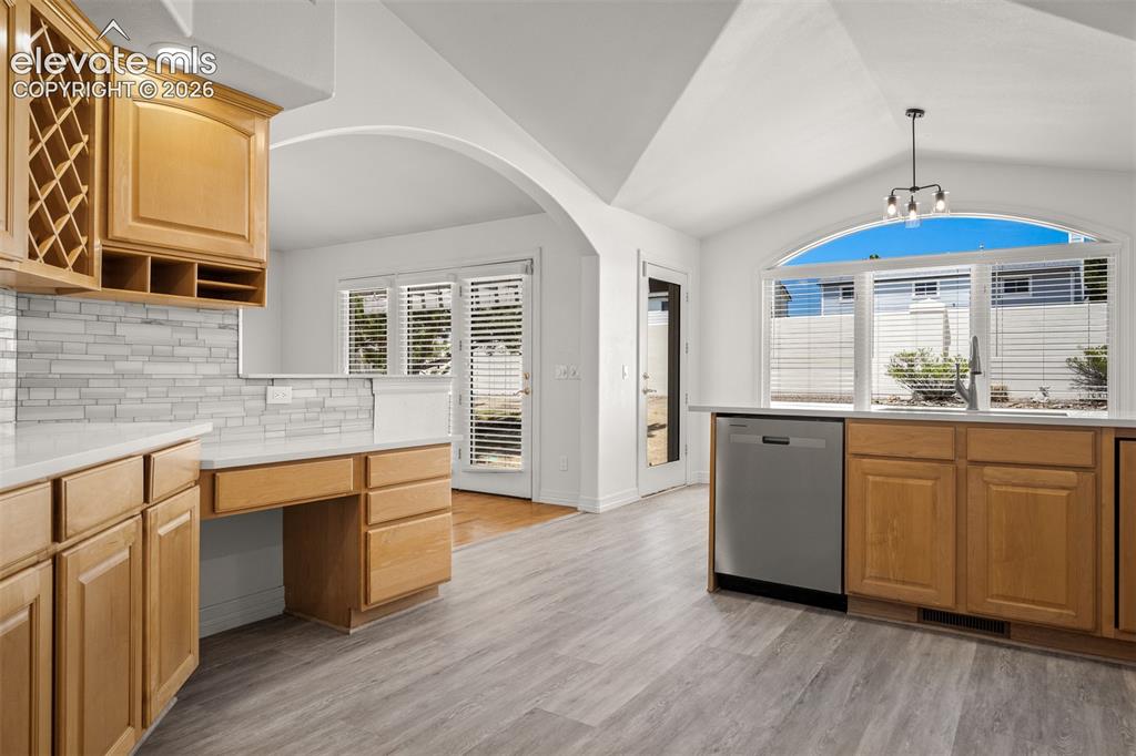 Image 11 of 50: Kitchen