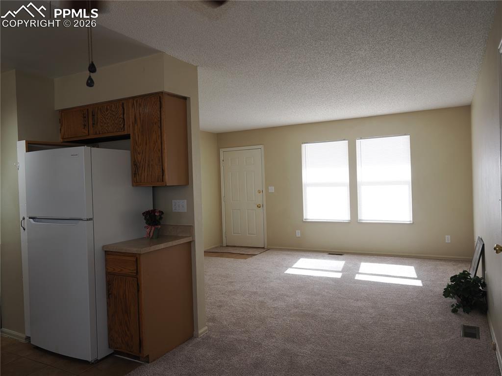 Image 11 of 30: Kitchen