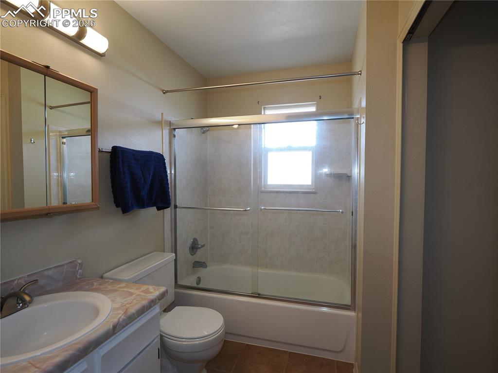 Image 12 of 30: Bathroom