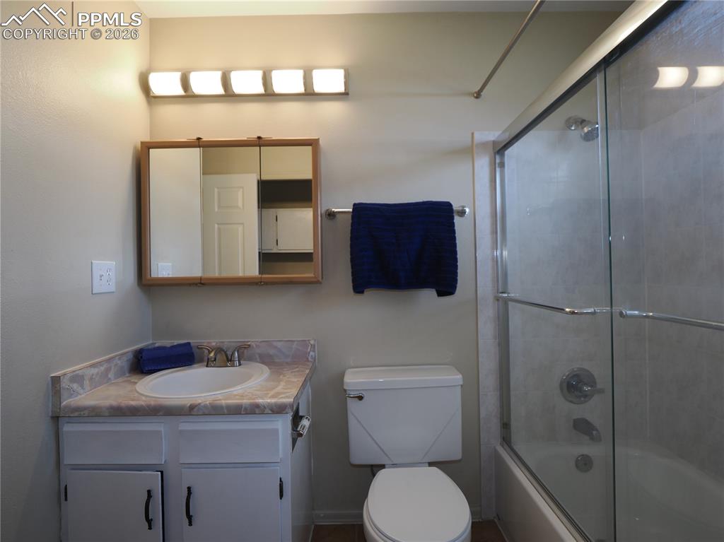 Image 13 of 30: Bathroom