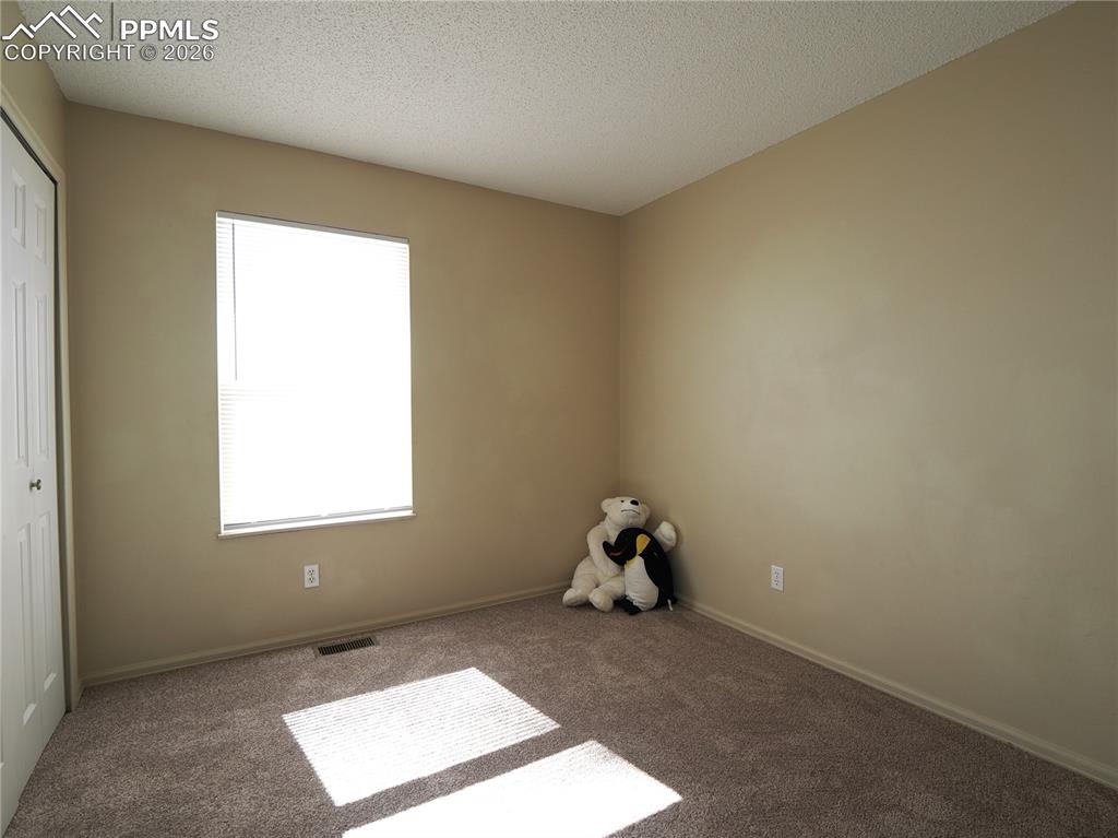 Image 15 of 30: Bedroom