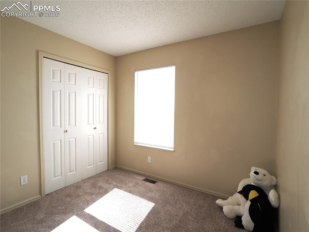 Image 16 of 30: Bedroom