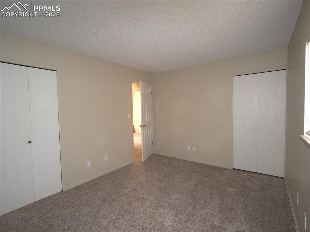 Image 20 of 30: Bedroom