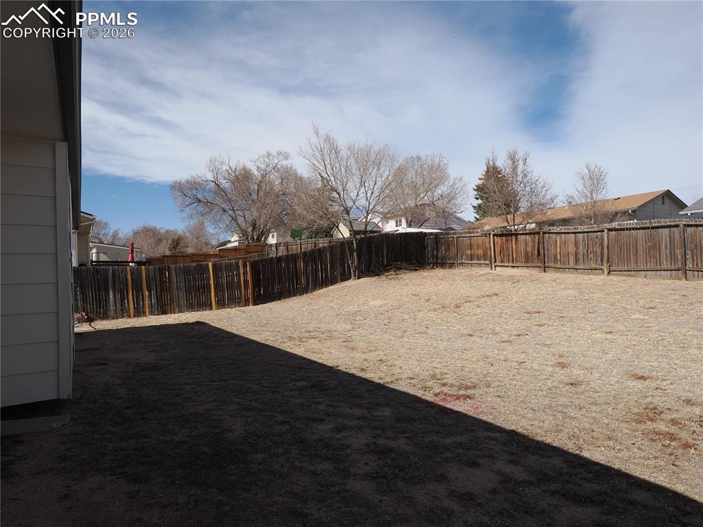 Image 24 of 30: Yard