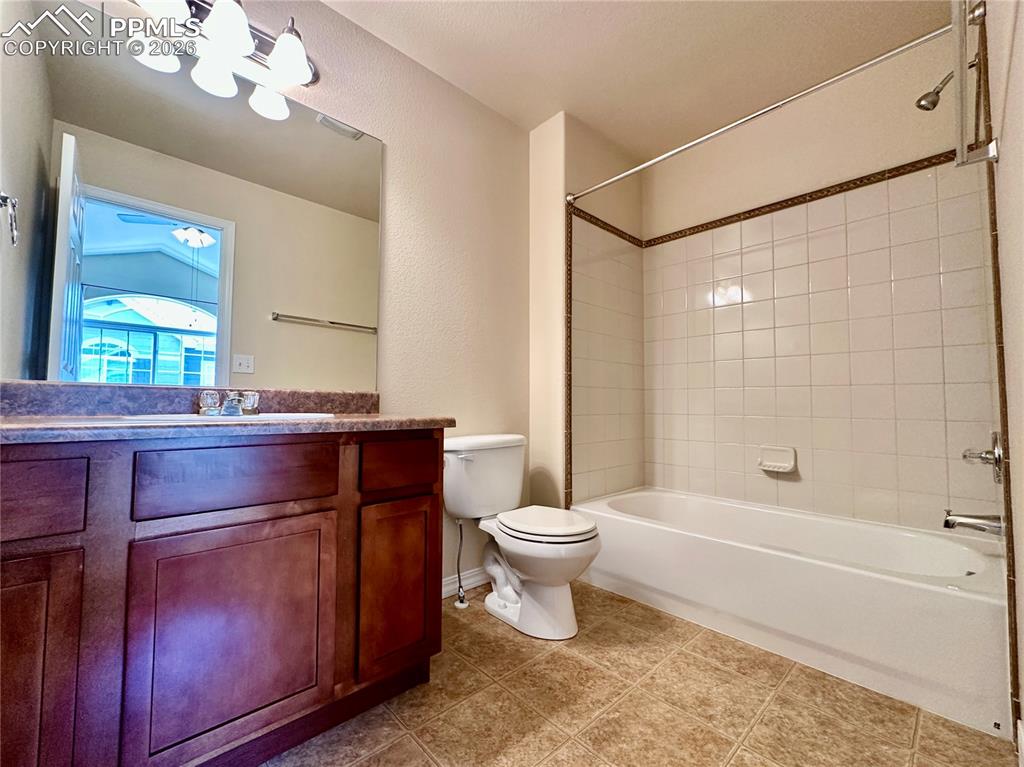 Image 12 of 22: Bathroom