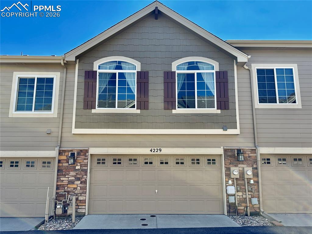 Image 19 of 22: Back of Structure