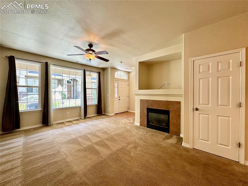 Image 3 of 22: Living Room