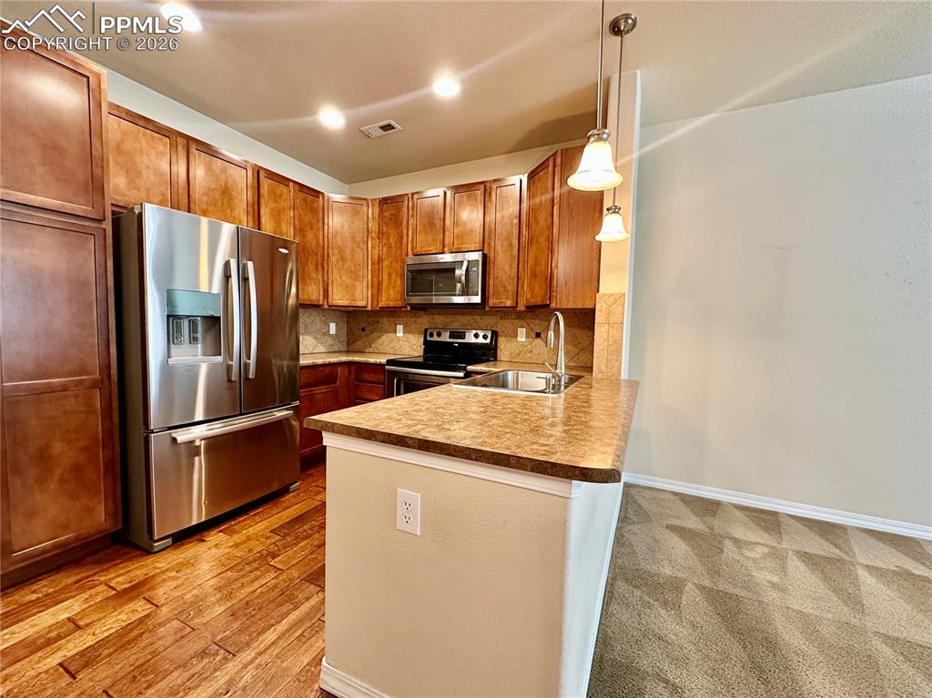 Image 4 of 22: Kitchen