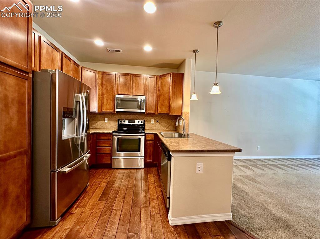 Image 5 of 22: Kitchen