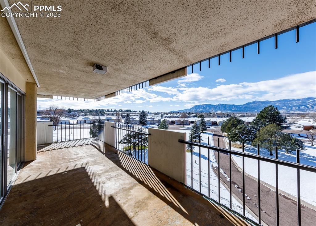 Image 29 of 36: Balcony