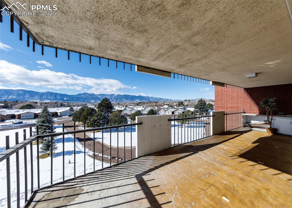 Image 30 of 36: Balcony