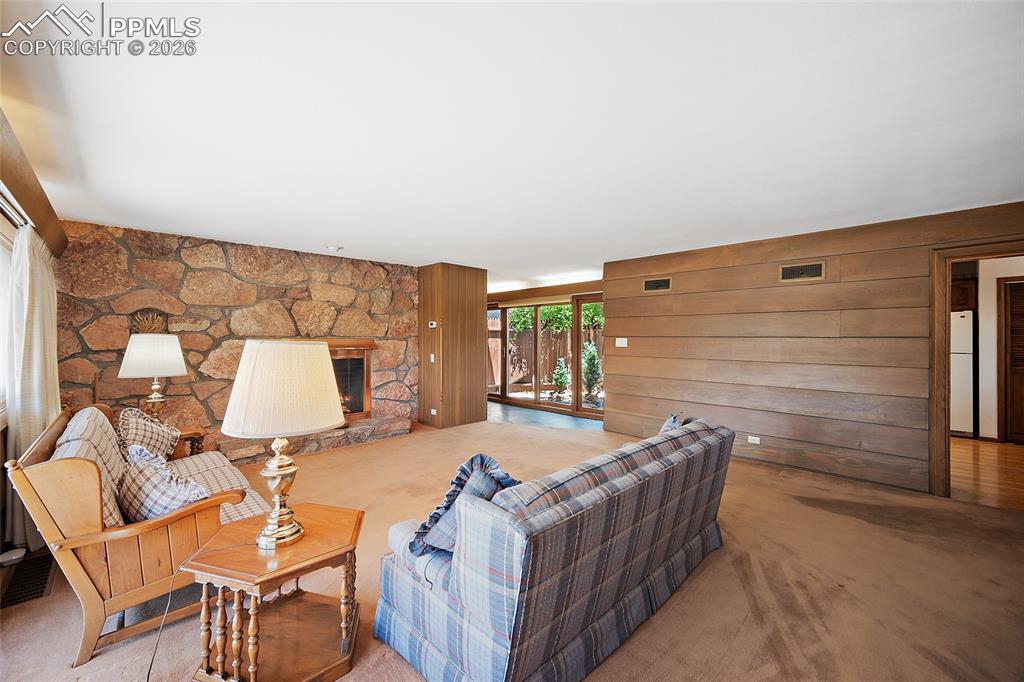 Image 18 of 50: Living Room