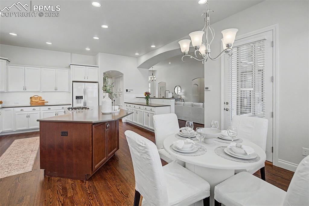 Image 12 of 50: Kitchen