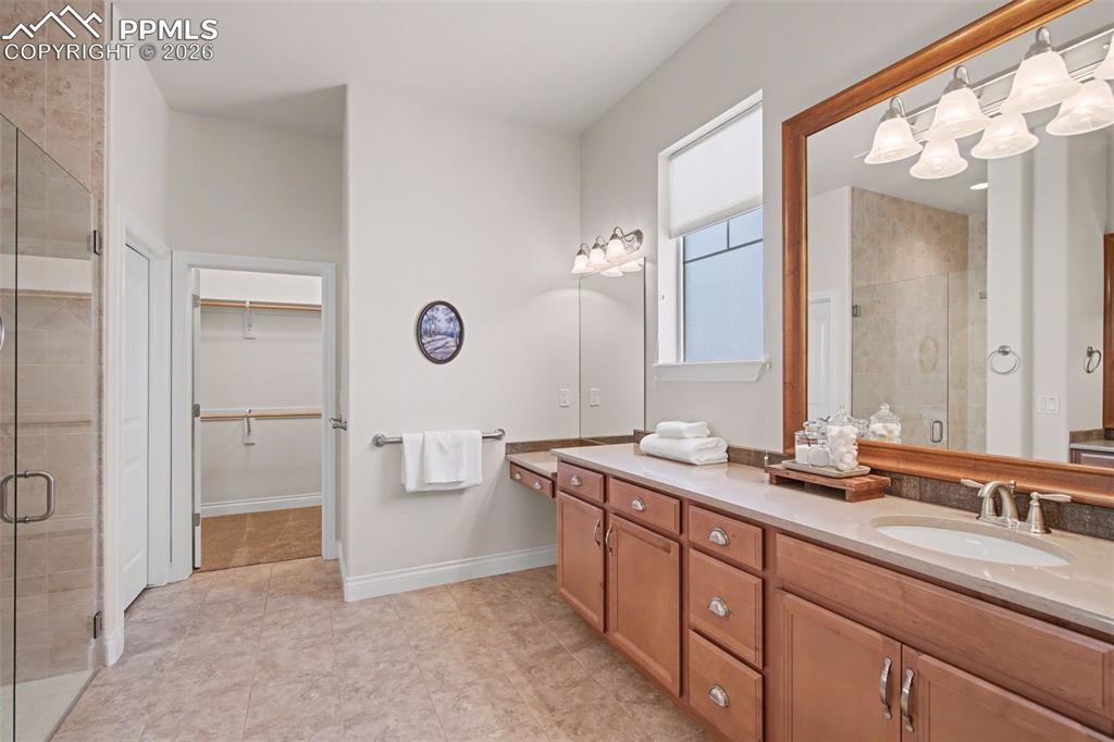 Image 19 of 50: Bathroom