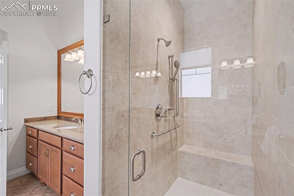 Image 21 of 50: Bathroom