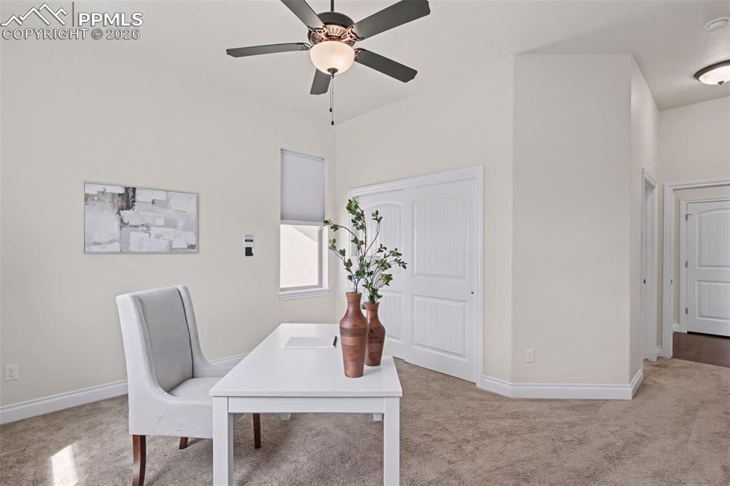 Image 23 of 50: Bedroom