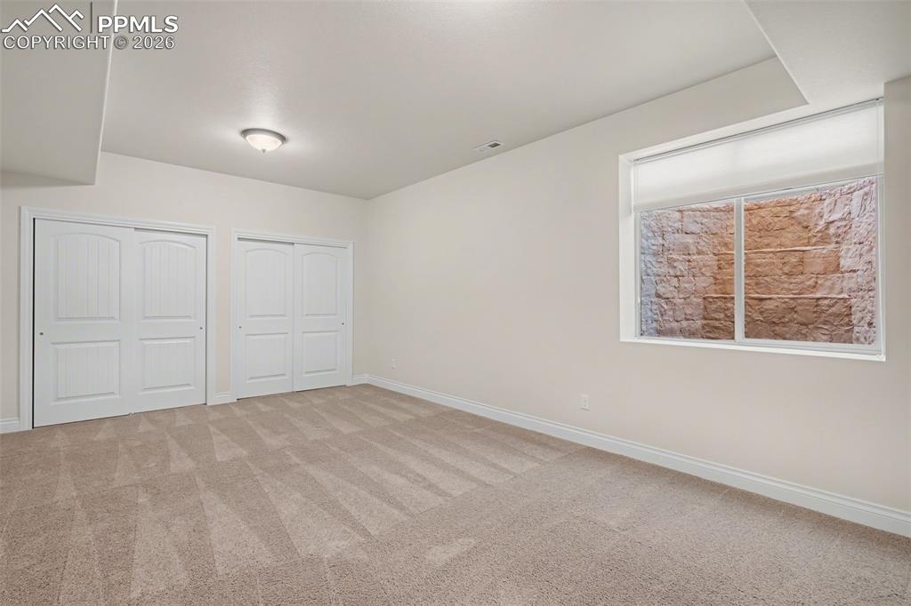 Image 33 of 50: Bedroom