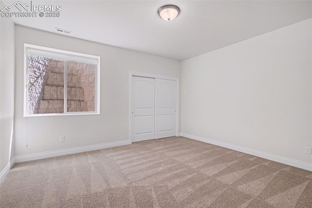 Image 36 of 50: Bedroom