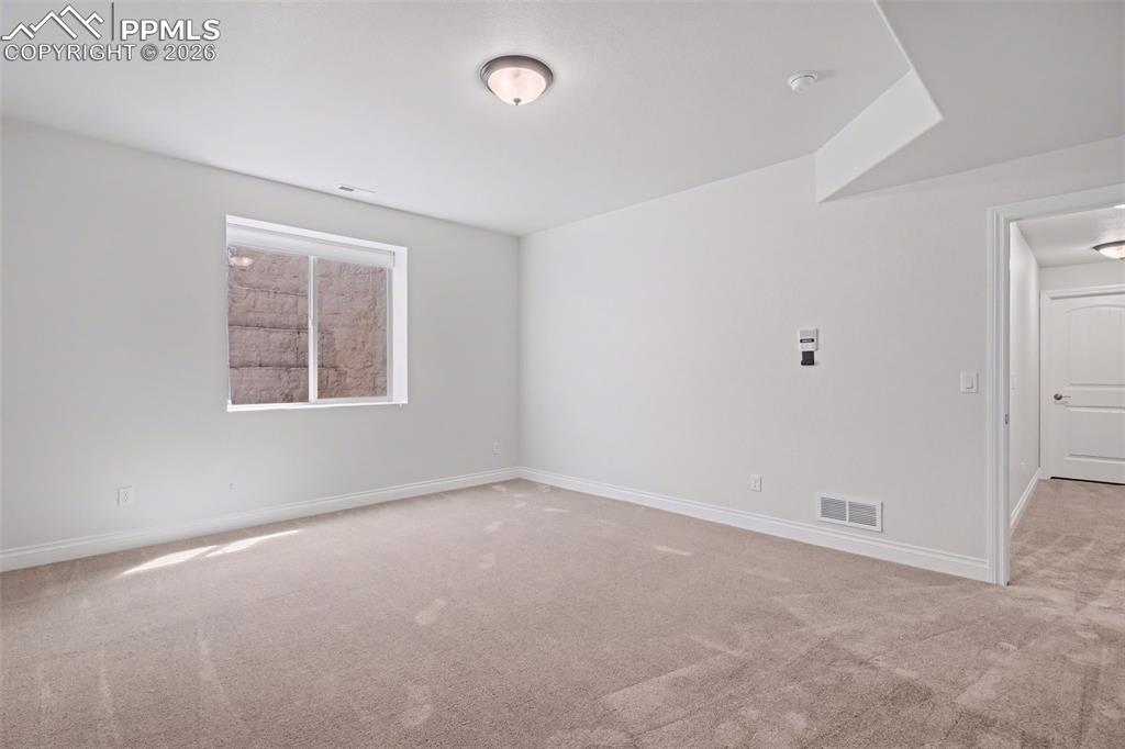 Image 41 of 50: Bedroom