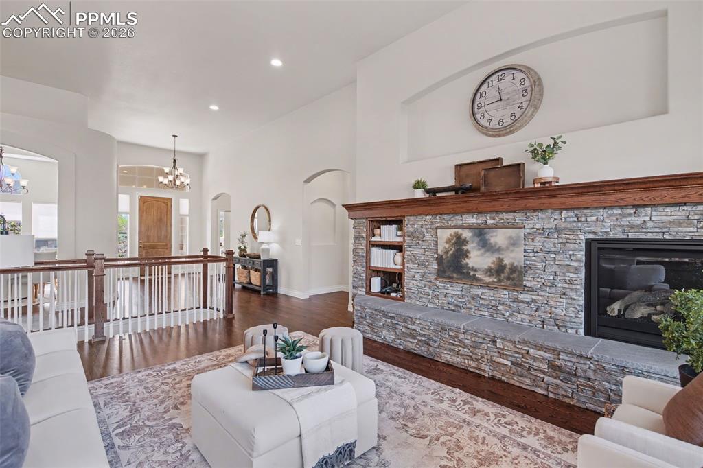 Image 6 of 50: Great Room