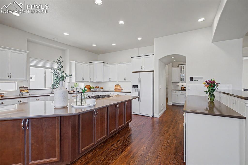 Image 8 of 50: Kitchen