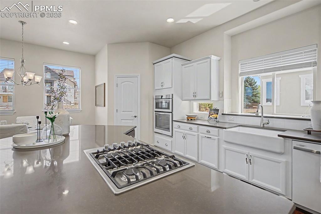 Image 9 of 50: Kitchen