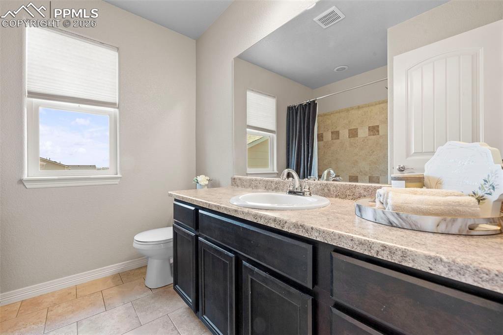 Image 11 of 34: Bathroom