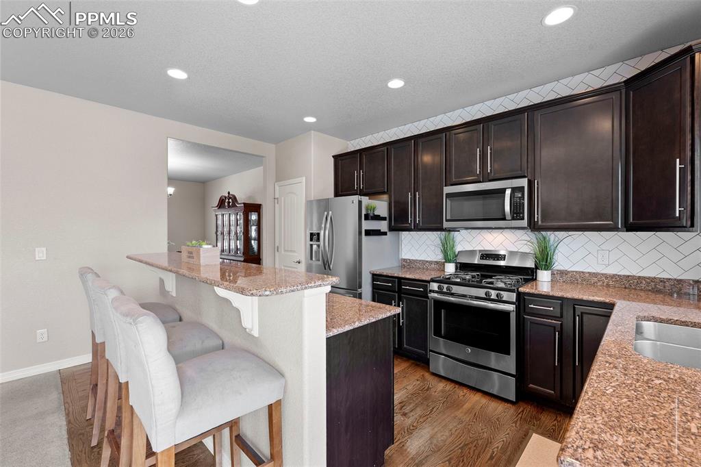 Image 4 of 34: Kitchen