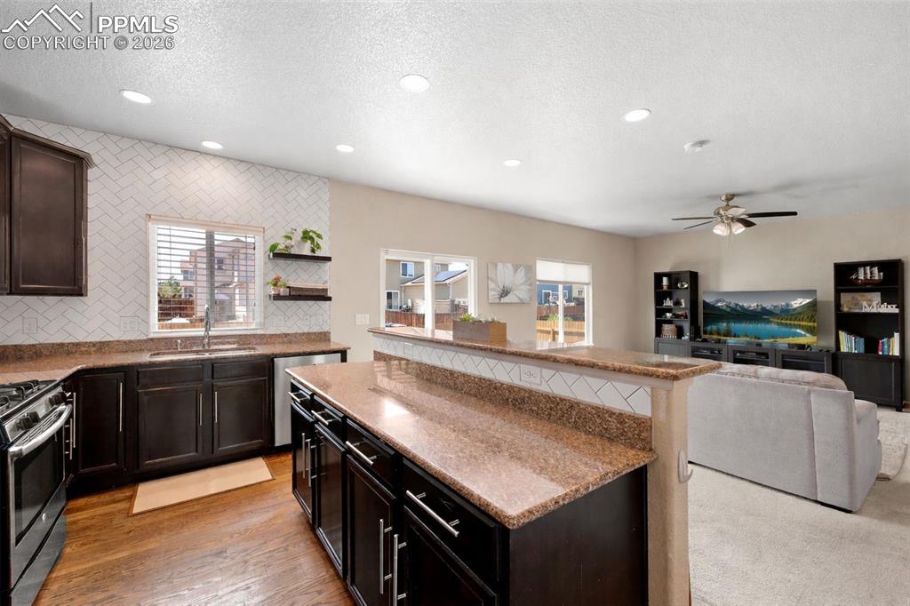 Image 6 of 34: Kitchen