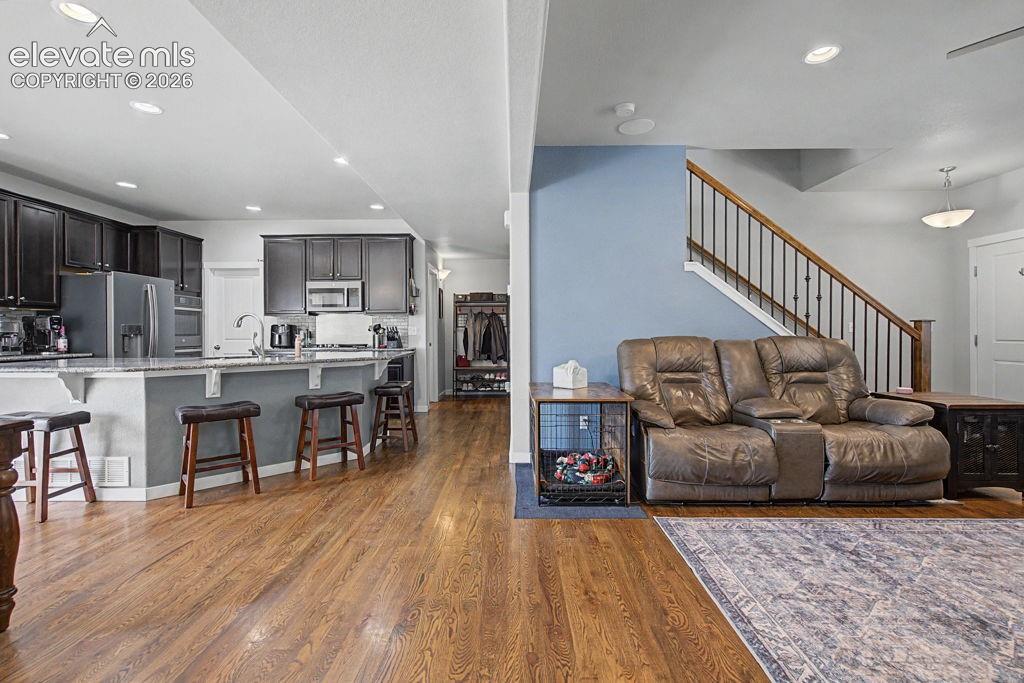 Image 11 of 50: Dining Area