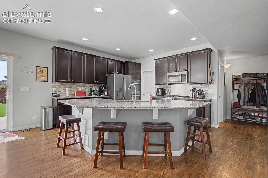 Image 14 of 50: Kitchen