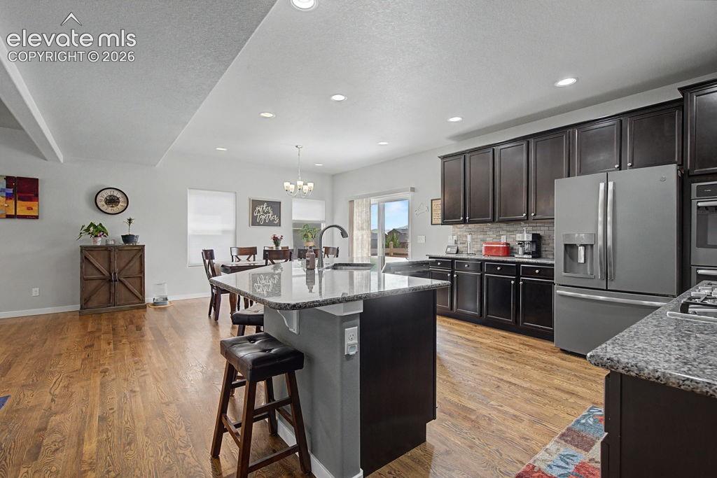 Image 15 of 50: Kitchen
