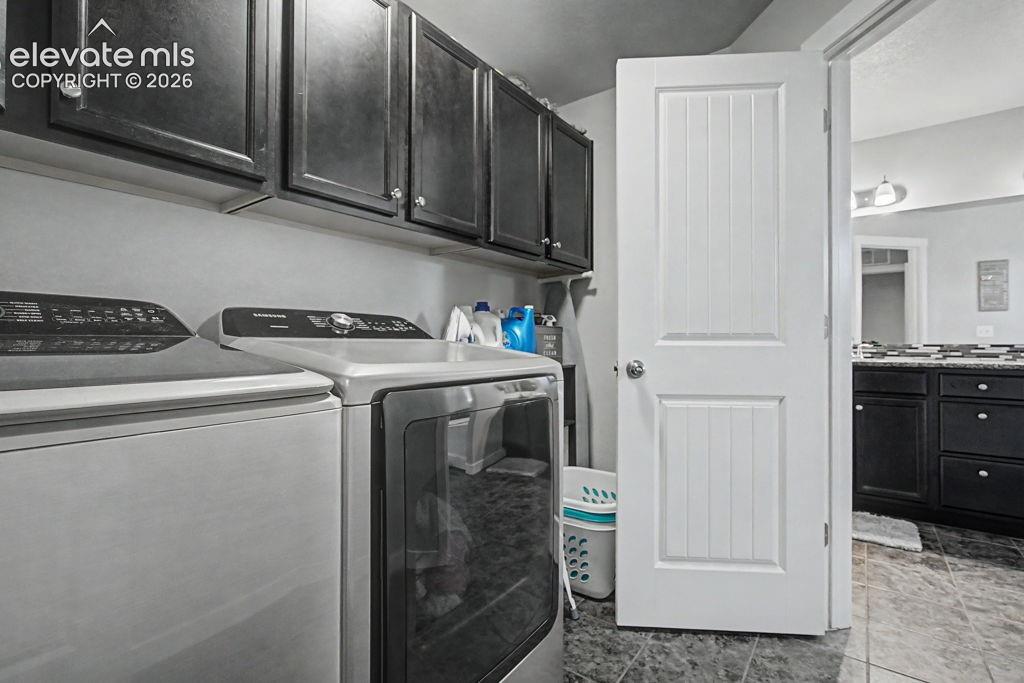 Image 30 of 50: Bedroom