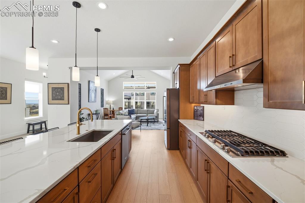 Image 10 of 42: Kitchen