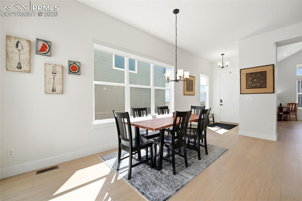 Image 11 of 42: Dining Area