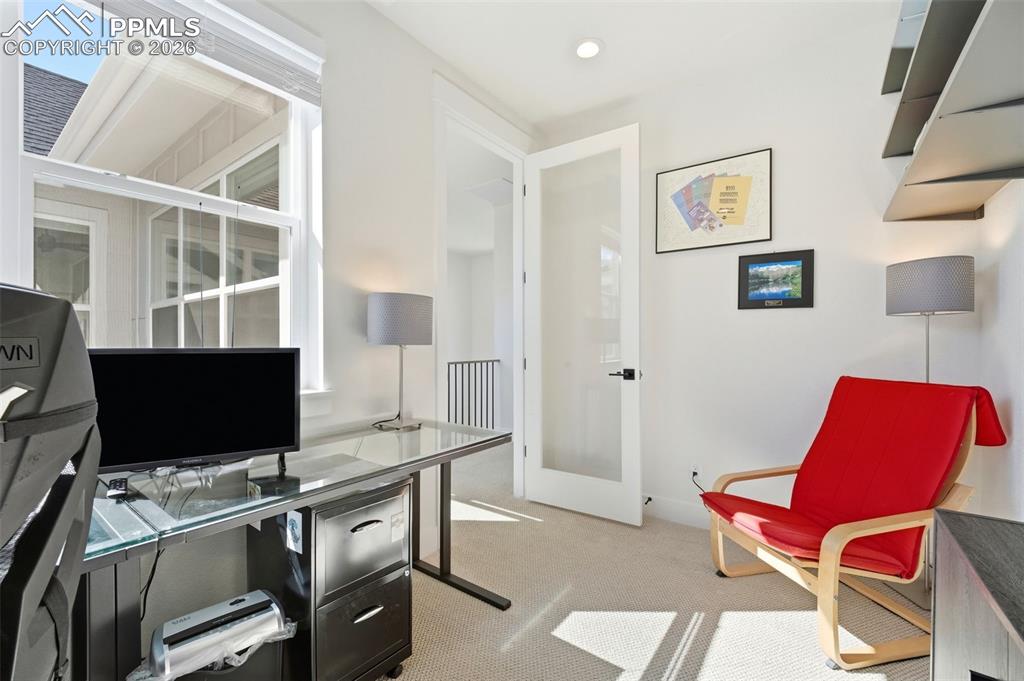 Image 31 of 42: Office