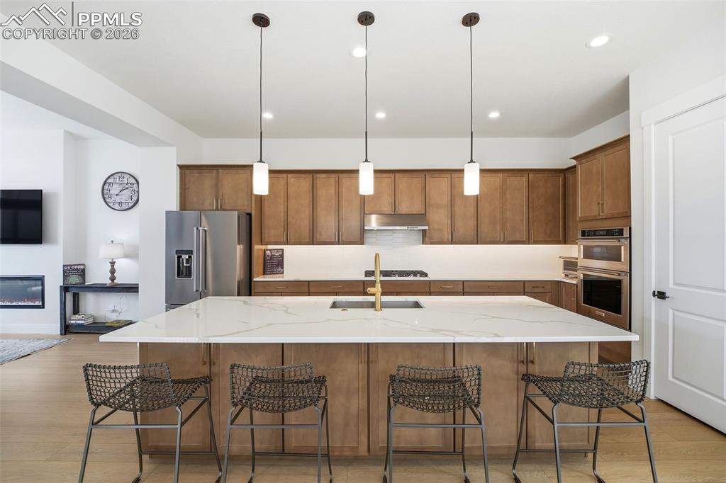 Image 7 of 42: Kitchen