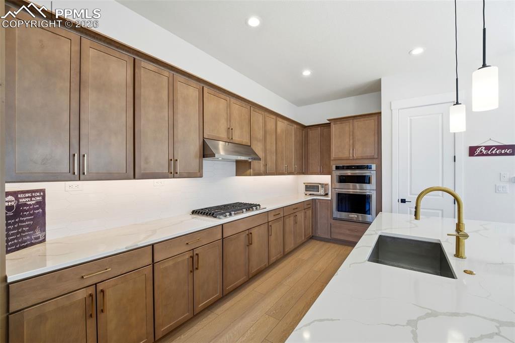 Image 9 of 42: Kitchen