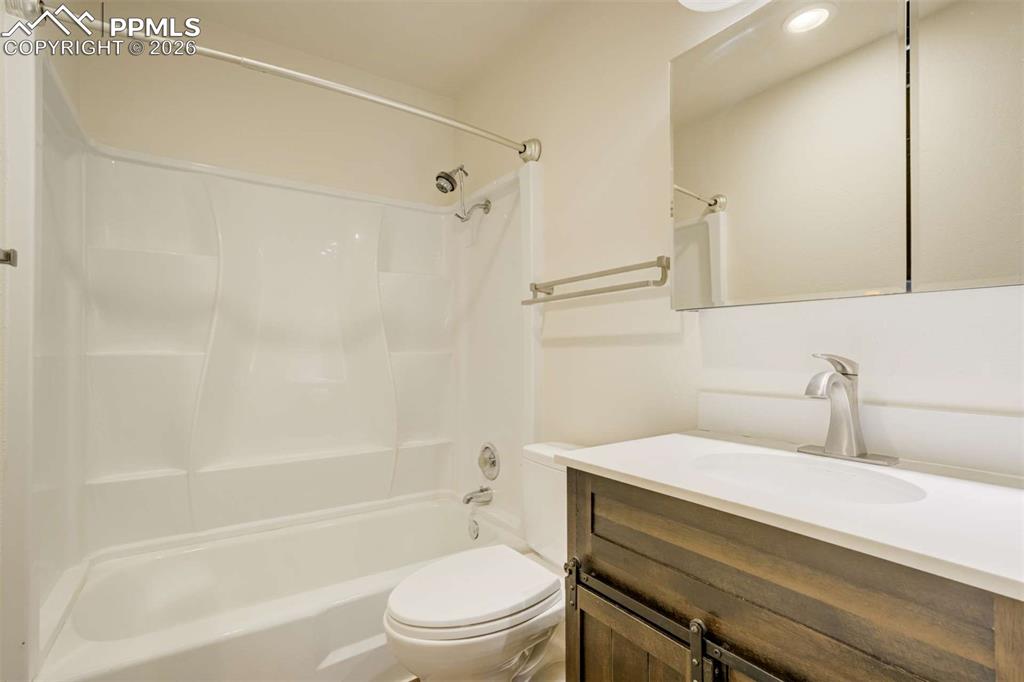 Image 13 of 39: Bathroom