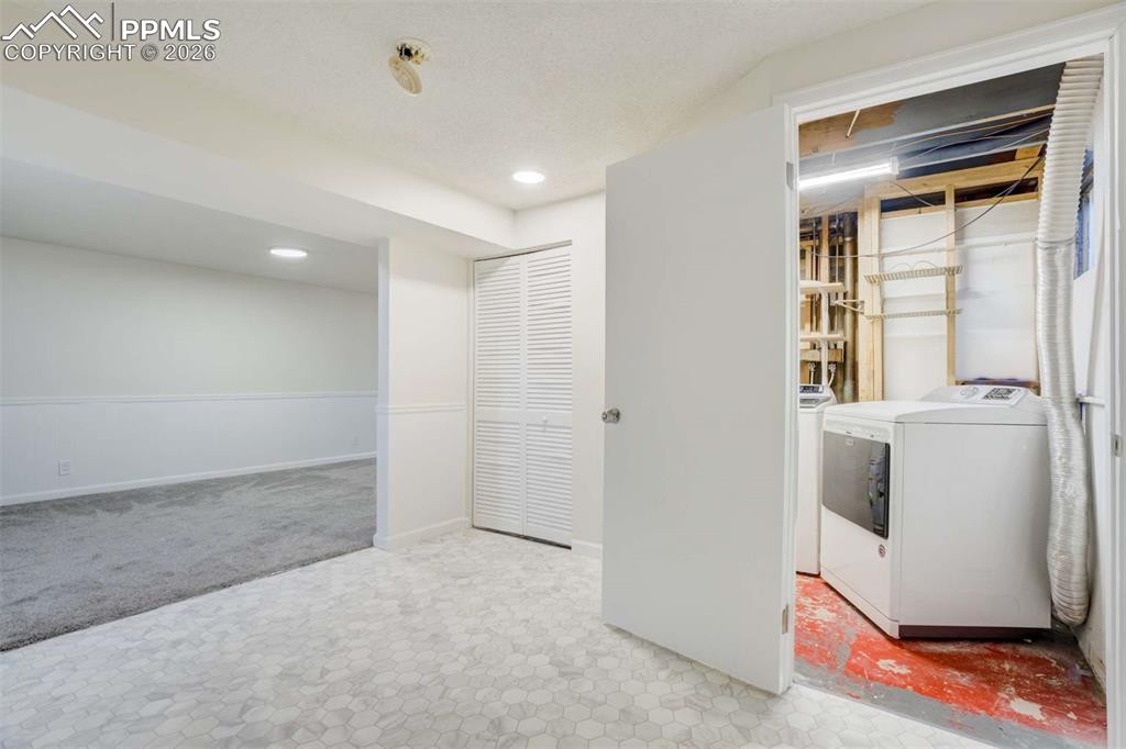 Image 18 of 39: Laundry