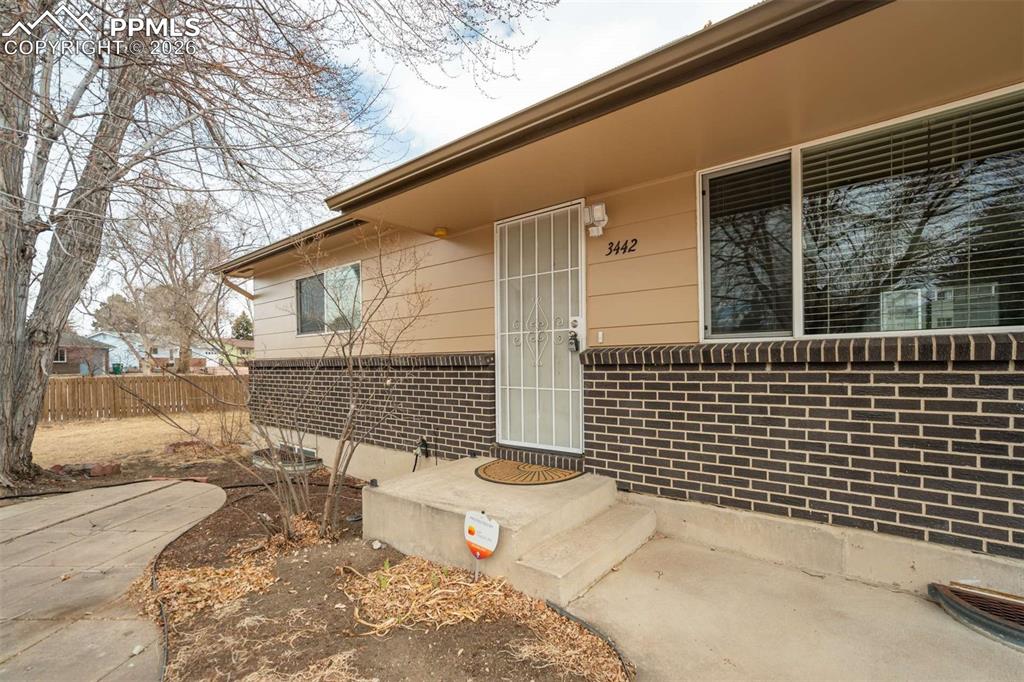 Image 31 of 39: Entry