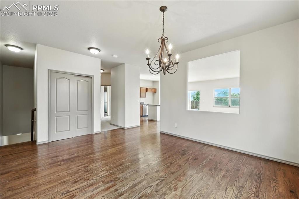 Image 10 of 47: Dining Room