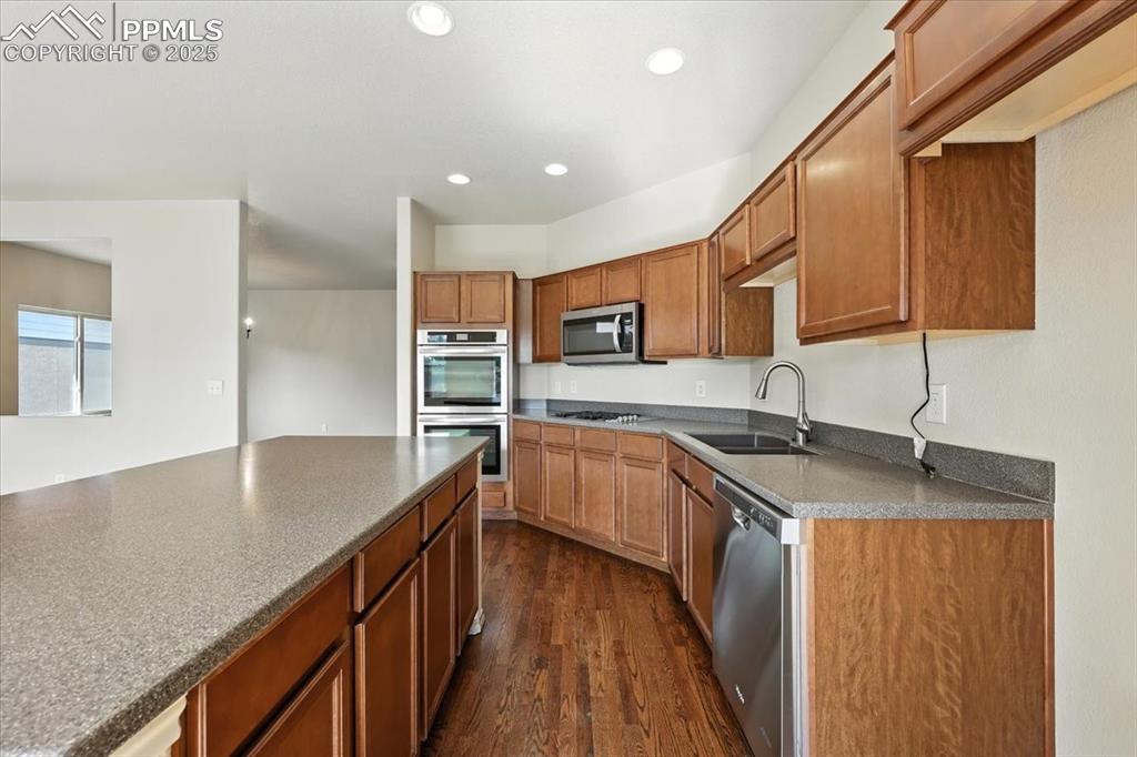 Image 18 of 47: Kitchen