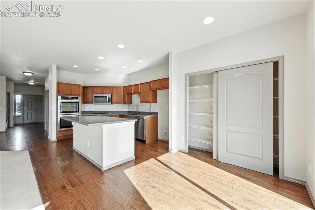 Image 19 of 47: Kitchen