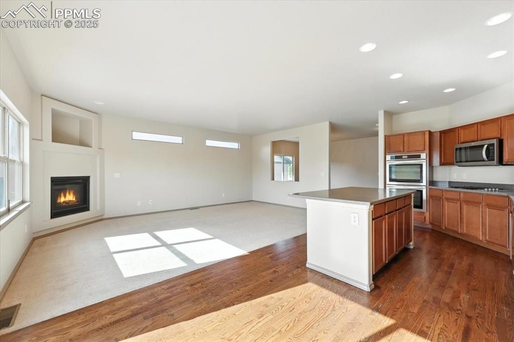 Image 20 of 47: Kitchen