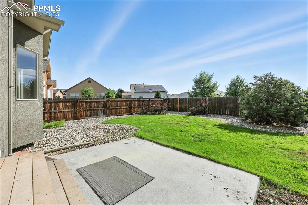 Image 41 of 47: Yard